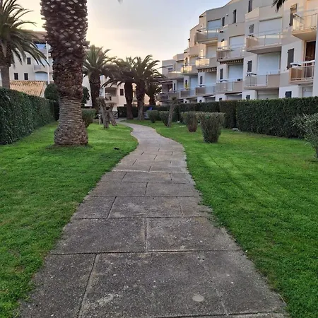 Apartment Avec Piscine Et Acces Direct A La *